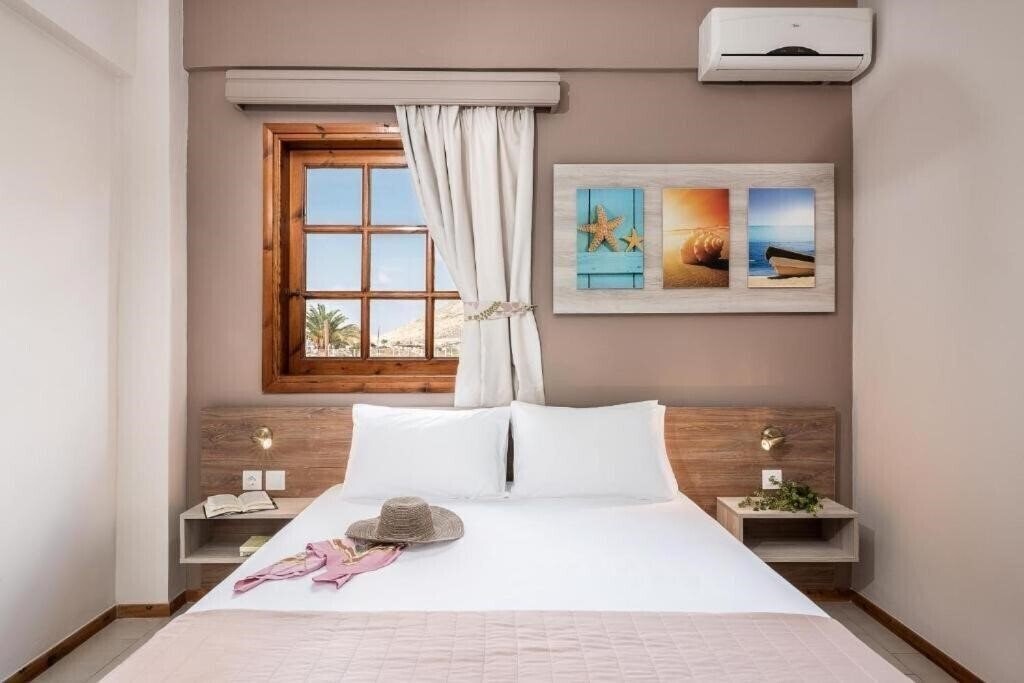 Фотографія Cathrin Suites 3*