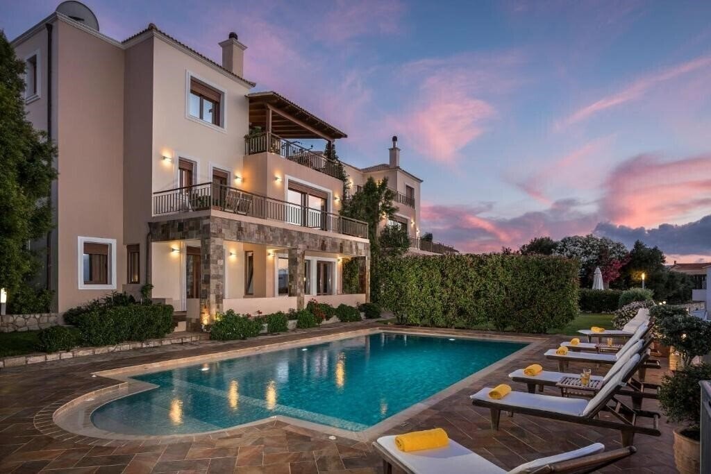 Готель Caneva Luxury Villas 4*