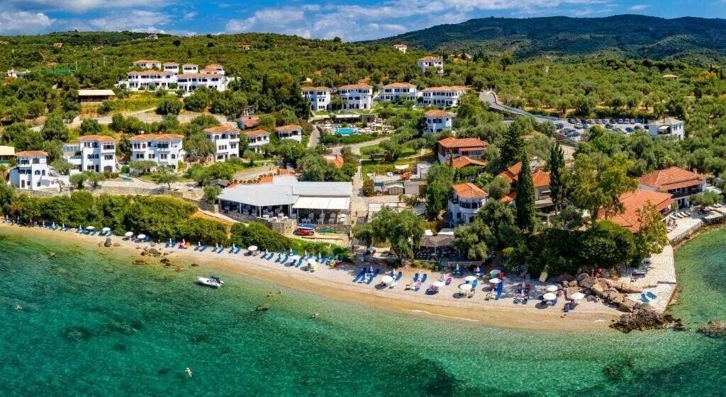 Отель Leda Village Resort 4*
