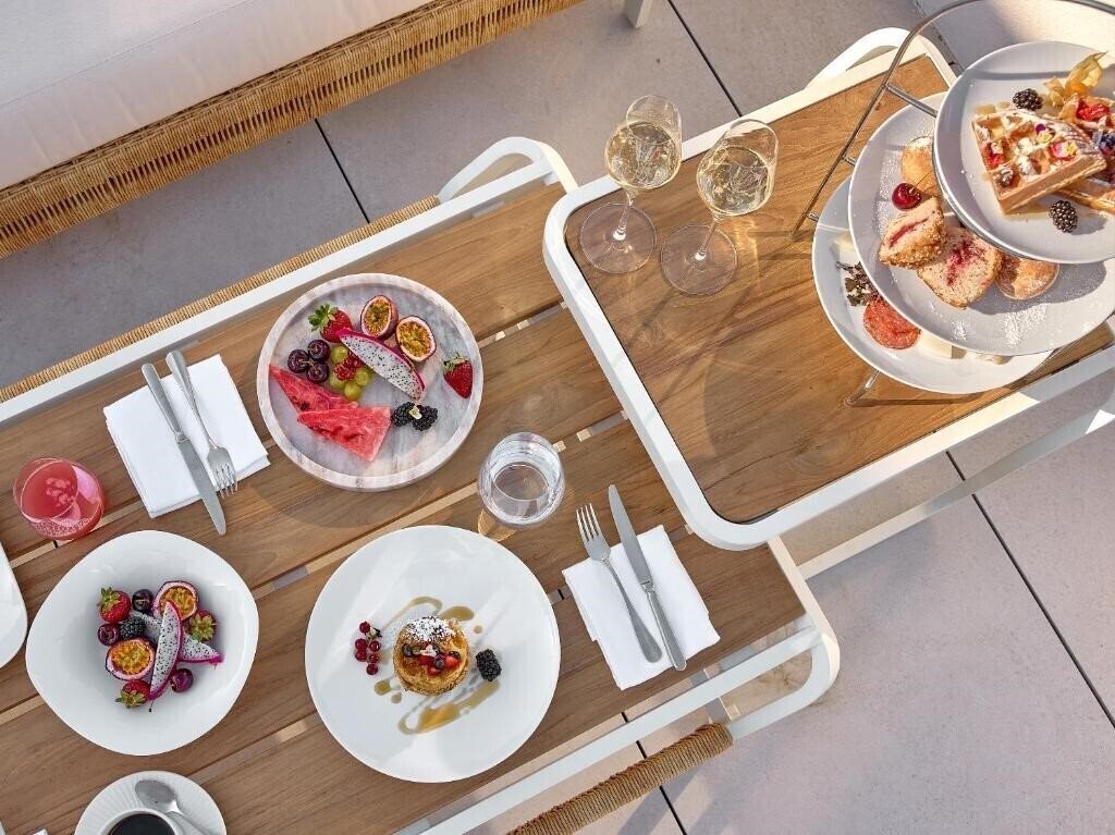 Фотография Grecotel The Roc Club (ex. Grecotel Vouliagmeni Suites) 4*