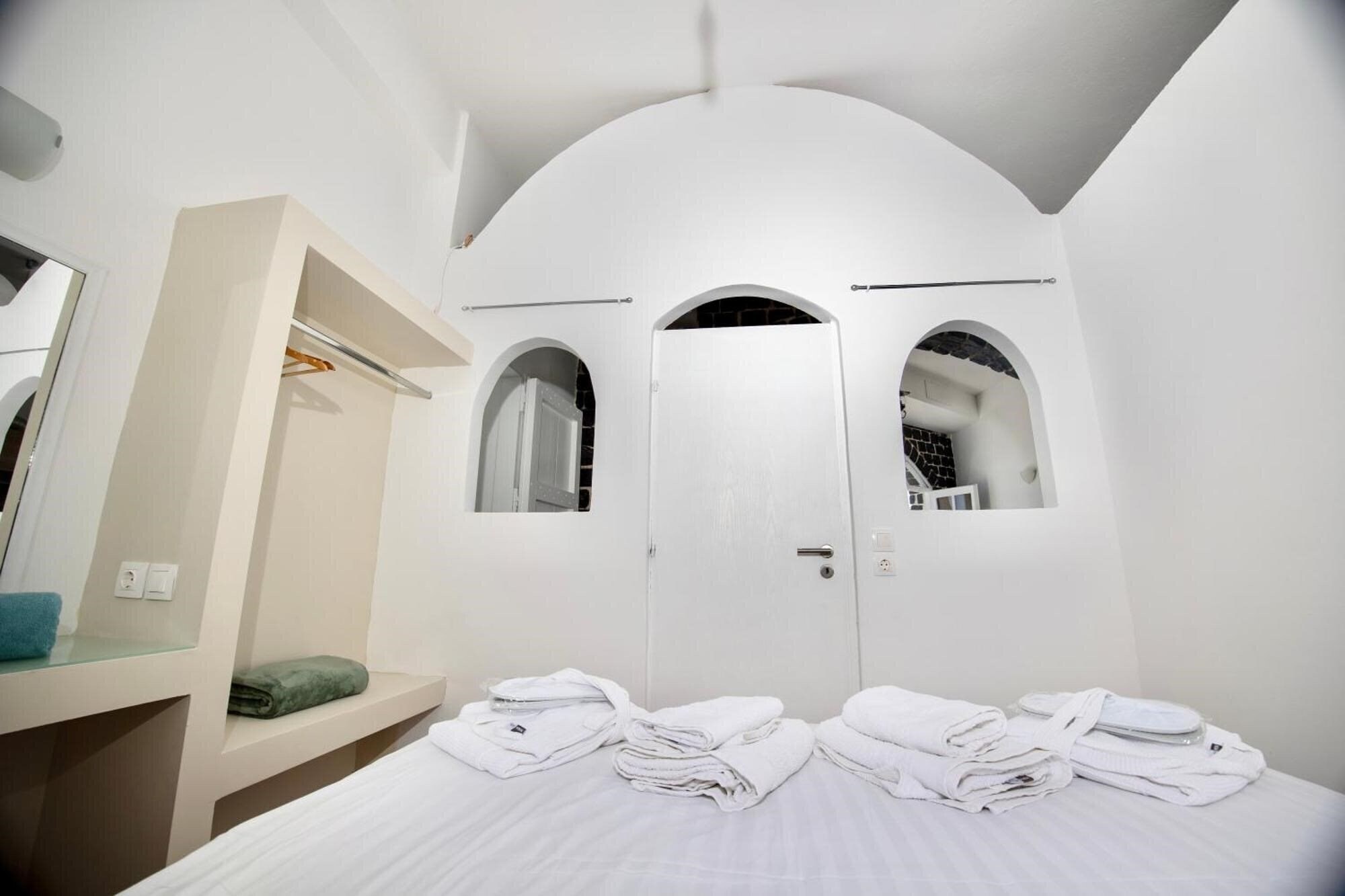 Фотография Dawn Suites Santorini 3*
