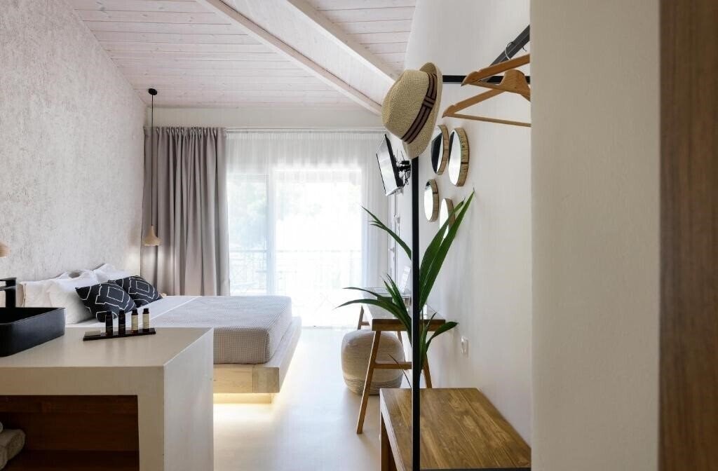 Фото Karidi Beach Boutique Suites 3*