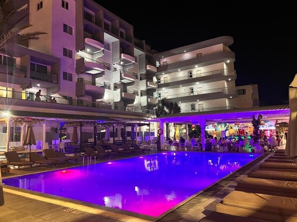Отель Osiris Apartments 3*