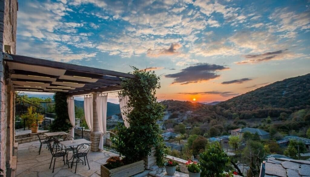 Отель Pirrion Wellness Boutique Hotel 4*