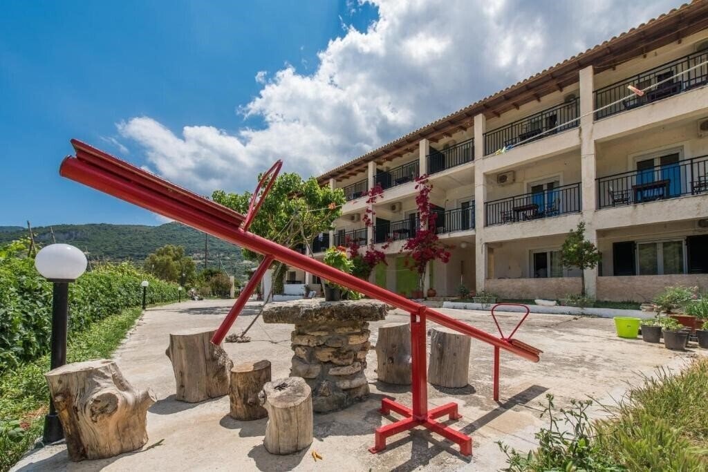 Отель Pension Porto Tsi Ostrias 3*