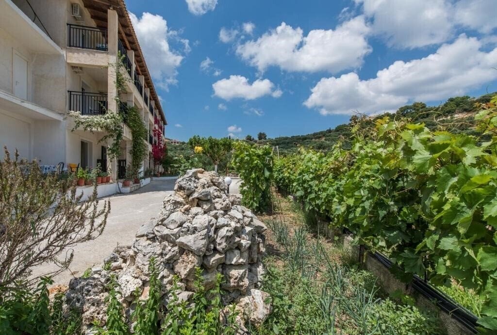 Фото Pension Porto Tsi Ostrias 3*