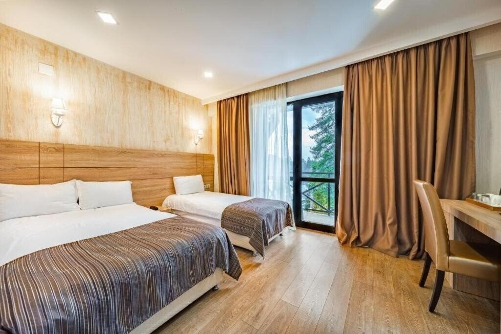 Готель Bm Plaza 4*