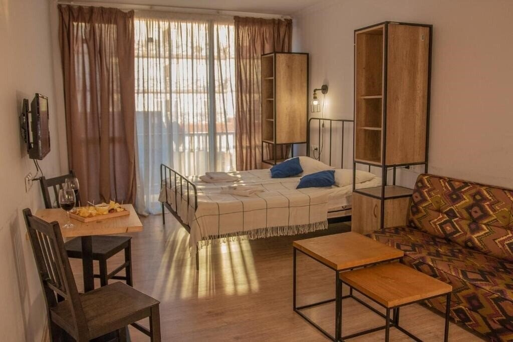 Готель Mgzavrebi 4*