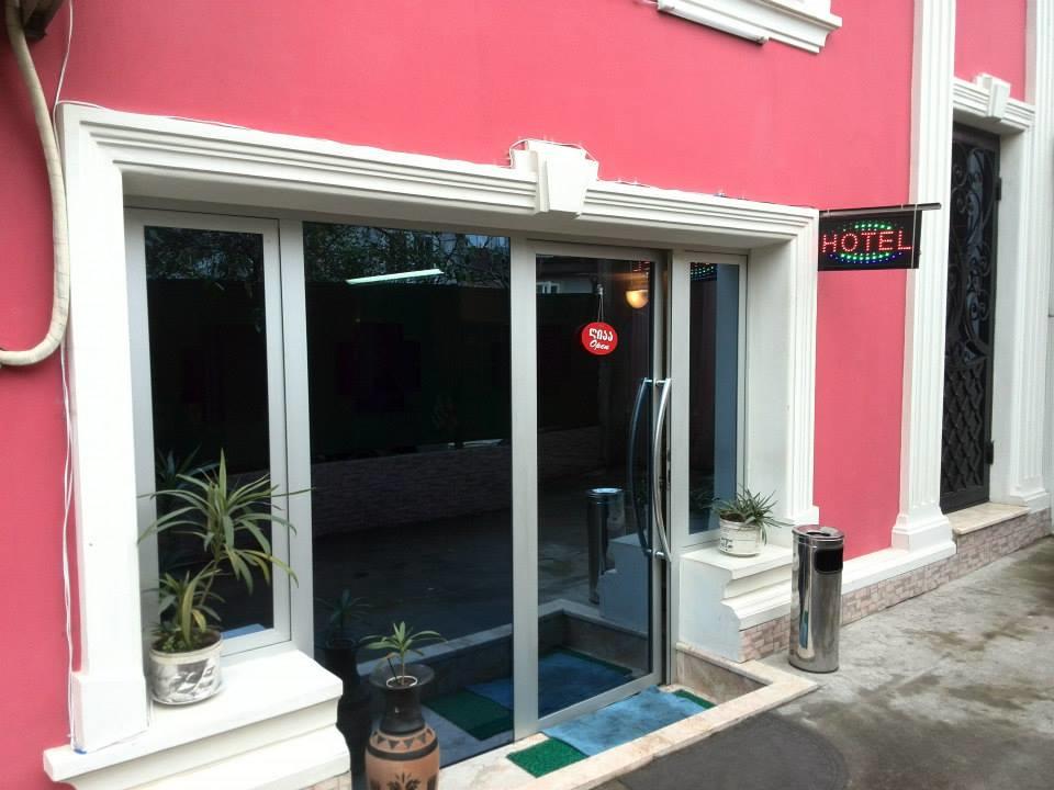 Готель Lux Hotel Guest House 2*