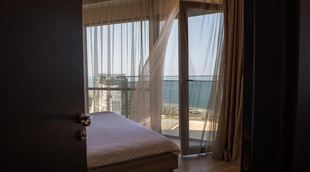 Отель Silk Road Sea Towers Batumi 4*
