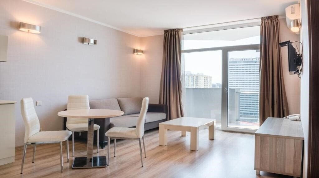 Фото Silk Road Sea Towers Batumi 4*