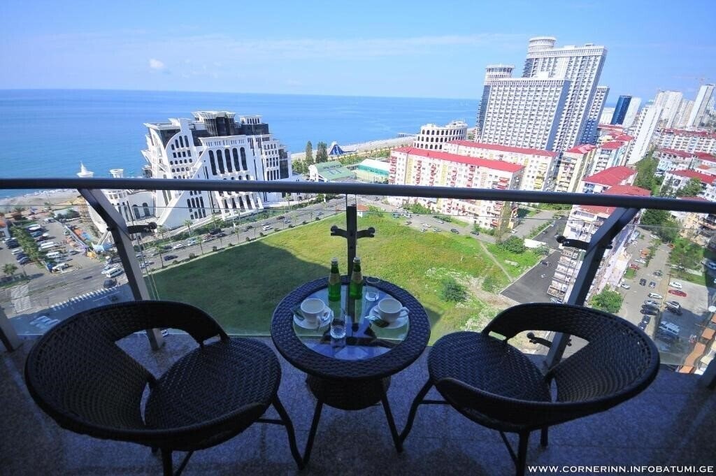 Фото Corner Inn Hotel 4*