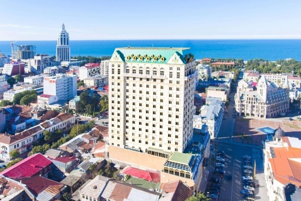 Отель Wyndham Batumi 5*