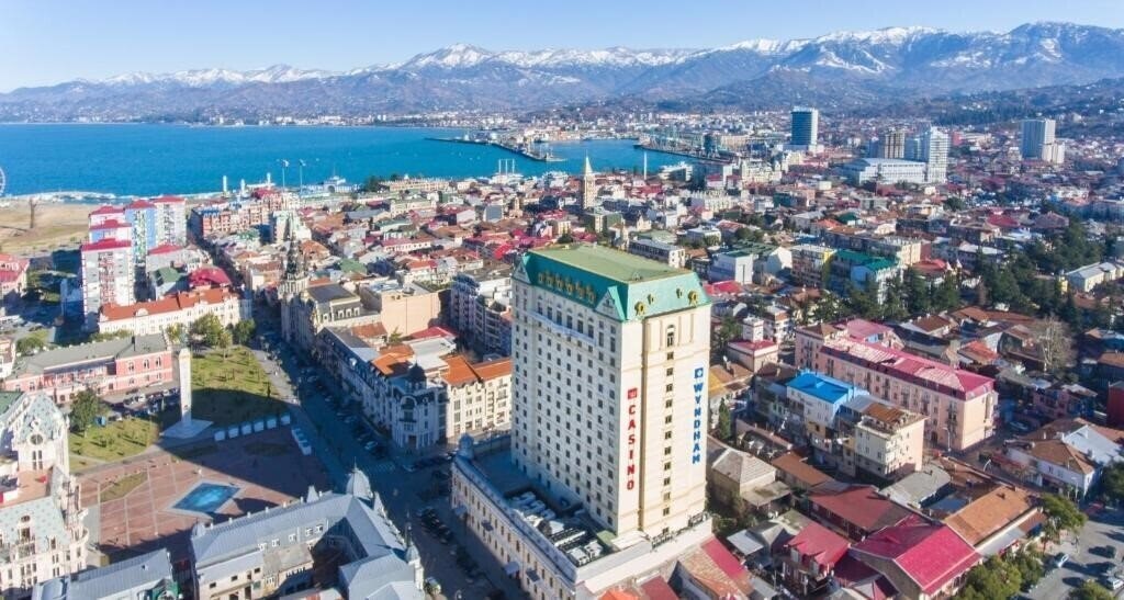 Готель Wyndham Batumi 5*