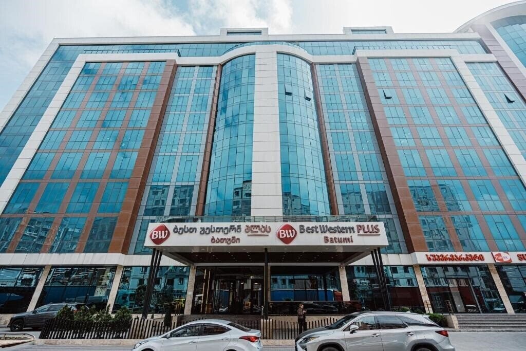 Готель Best Western Plus Batumi 4*