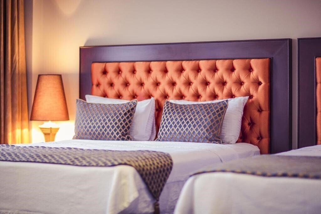 Отель Intourist Palace 5*