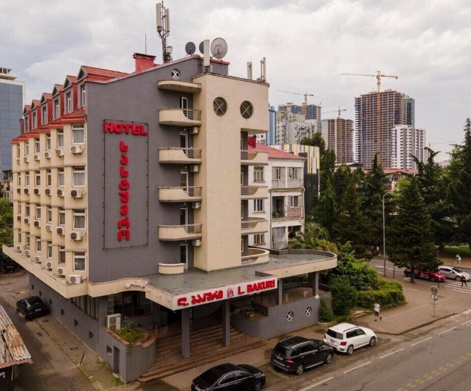 Готель L-Bakuri 3*