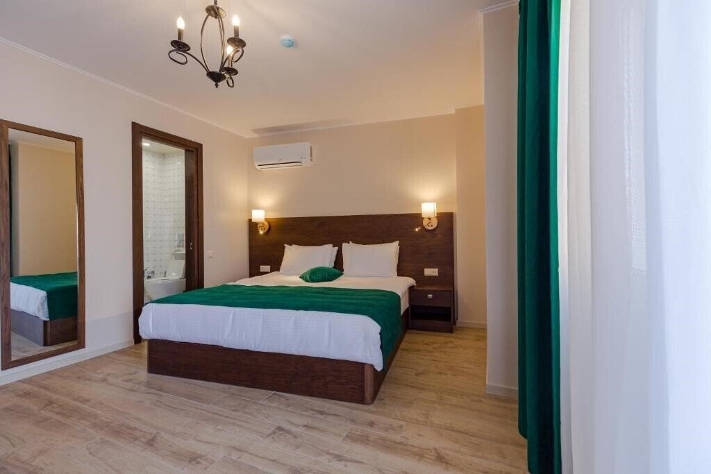 Отель Hotel Bloom 4*