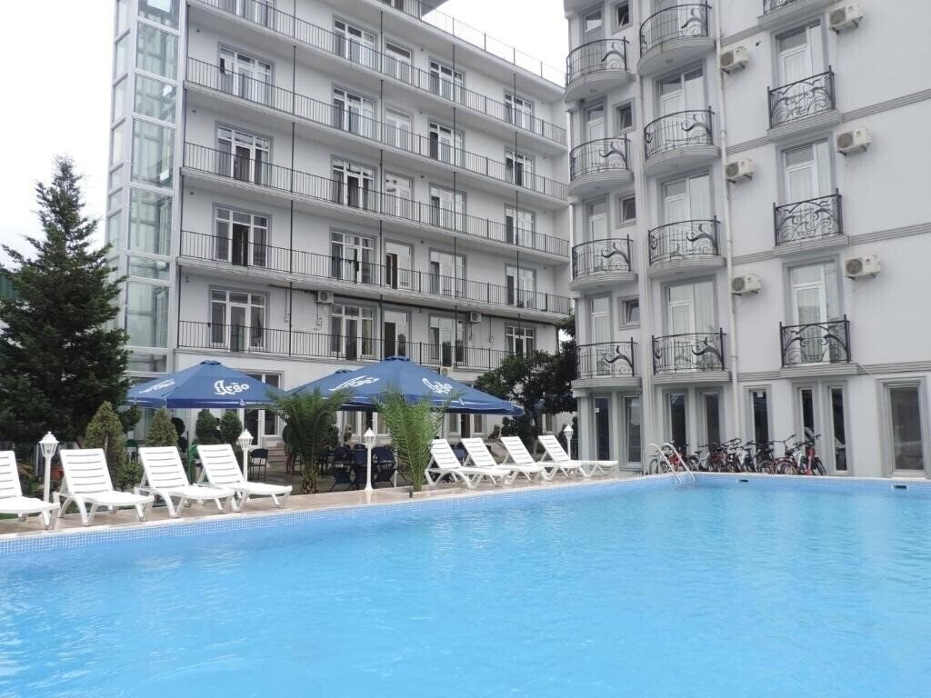 Фотографія Beach House Hotel Batumi... 4*