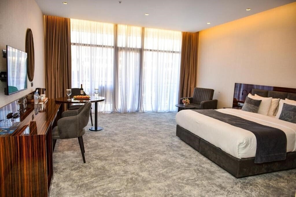 Готель Hotel Monarch 4*