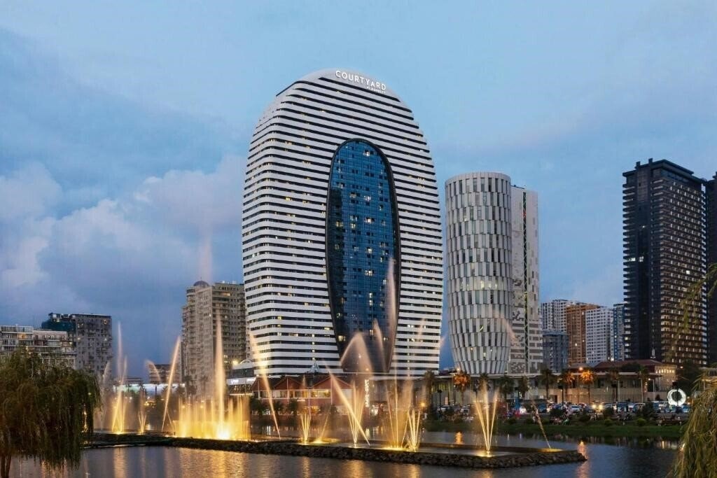 Готель Courtyard By Marriott Batumi 4*