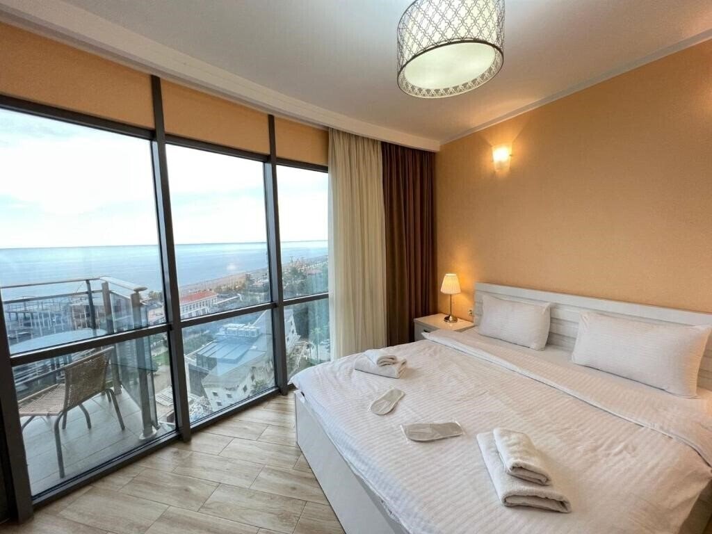 Отель Holiday Lux. Apartment апартаменты