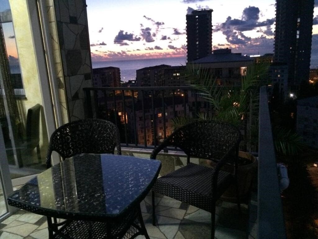 Готель Lux Batumi 2*