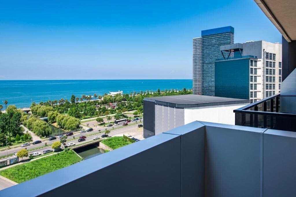 Готель Steps Batumi Hotel & Suites 4*