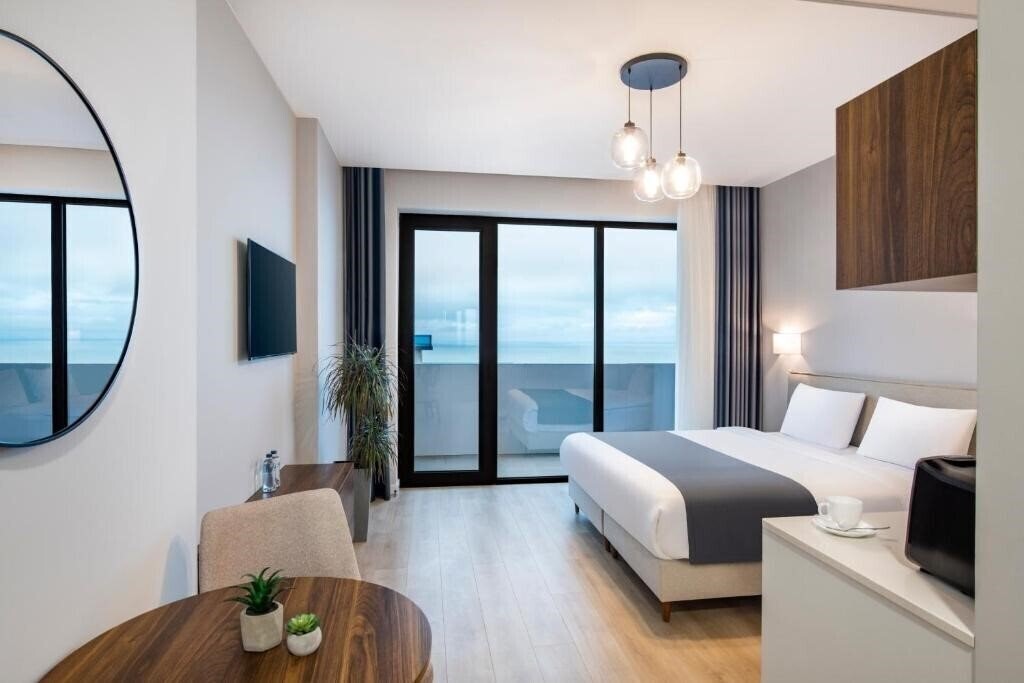 Фото Steps Batumi Hotel & Suites 4*