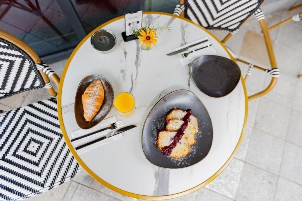 Картинка Piazza Epigraph 4*