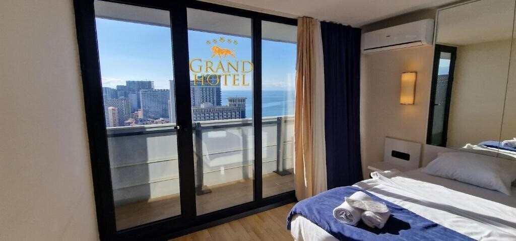 Отель Grand City 4*