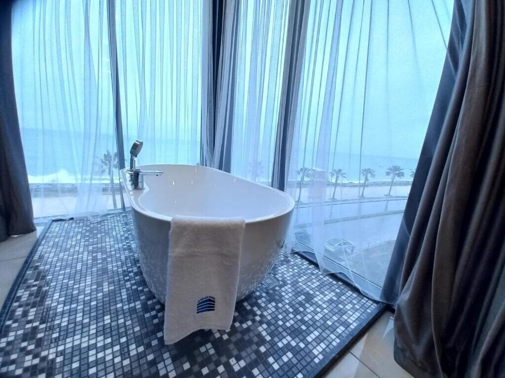 Фотографія Hotel Black Sea 4*