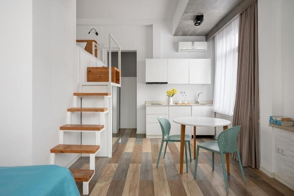 Готель Mariinsky Apartments & Hotel 4*