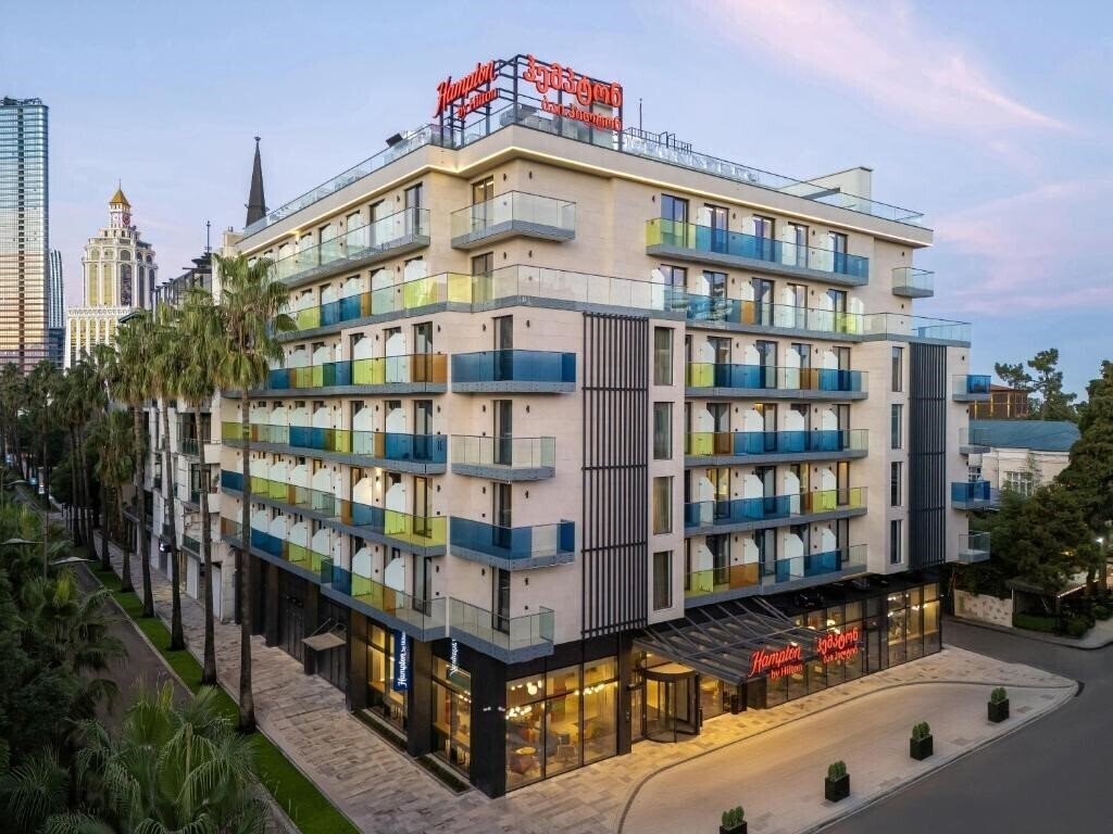 Готель Hampton by Hilton Batumi Center 4*