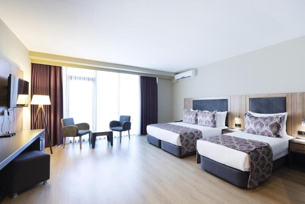 Готель Euphoria Apartments & Rezidance 3*