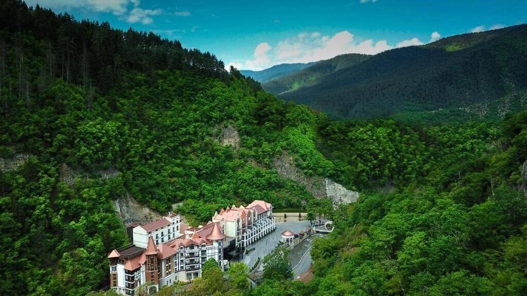 Готель Crowne Plaza Borjomi 5*