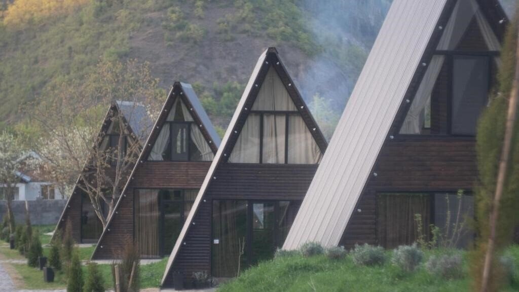 Фото Landhaus Borjomi 4*
