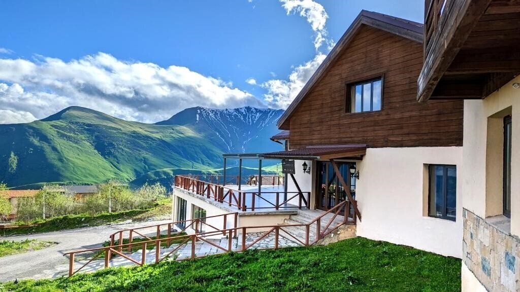 Отель Alpeni 3*