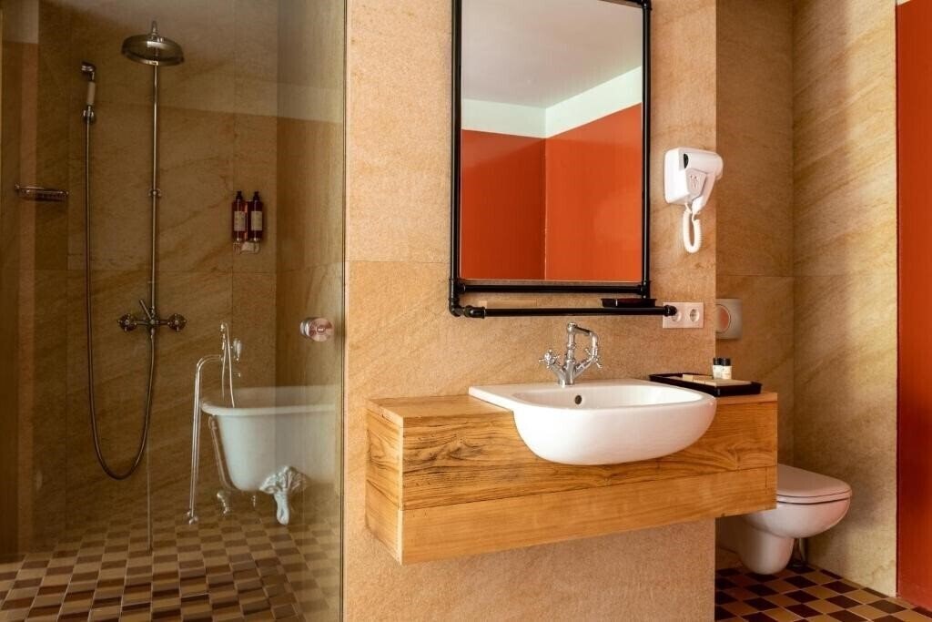 Картинка Rooms Hotel Kazbegi 4*