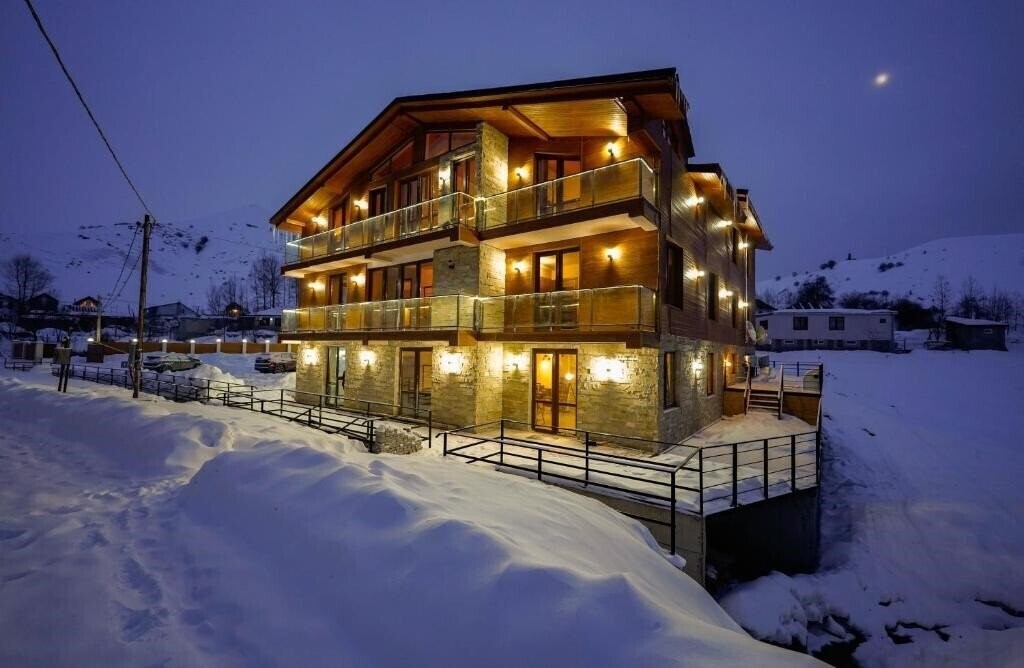 Готель Hotel Pine Chalets 4*