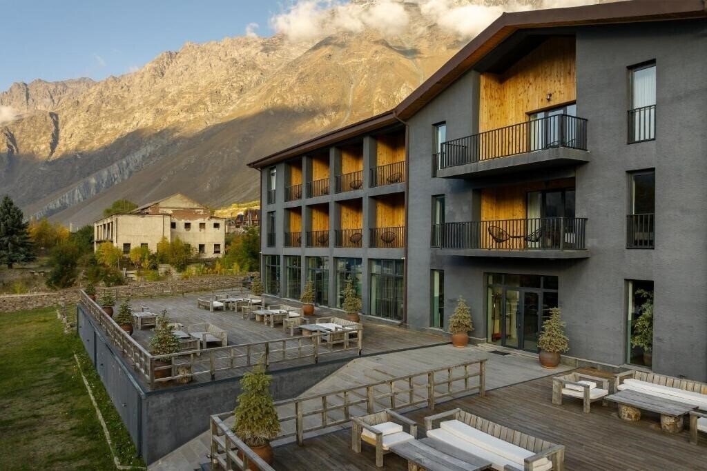 Фото Intourist Kazbegi 4*