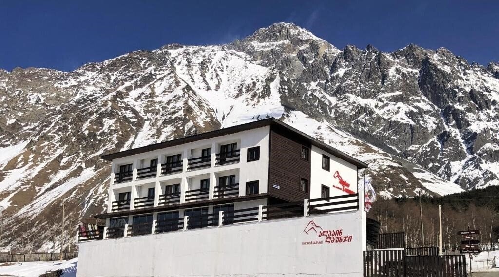 Готель Alpine Lounge 4*