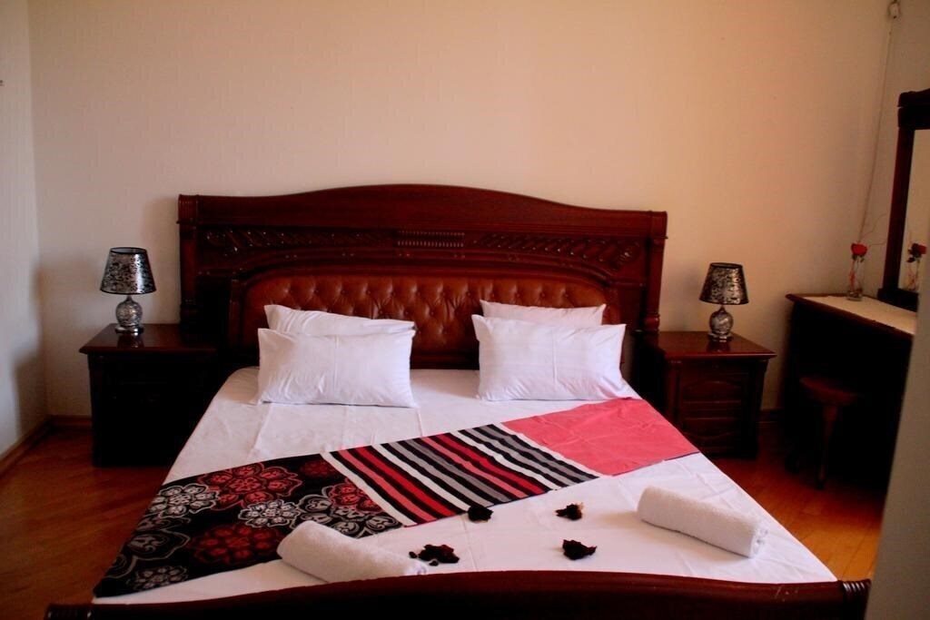 Фото Kiev Kutaisi Hotel 1*