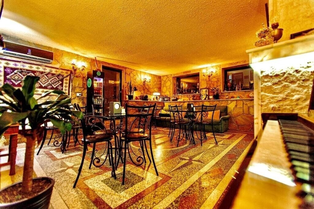 Фото History Hotel Kutaisi 3*
