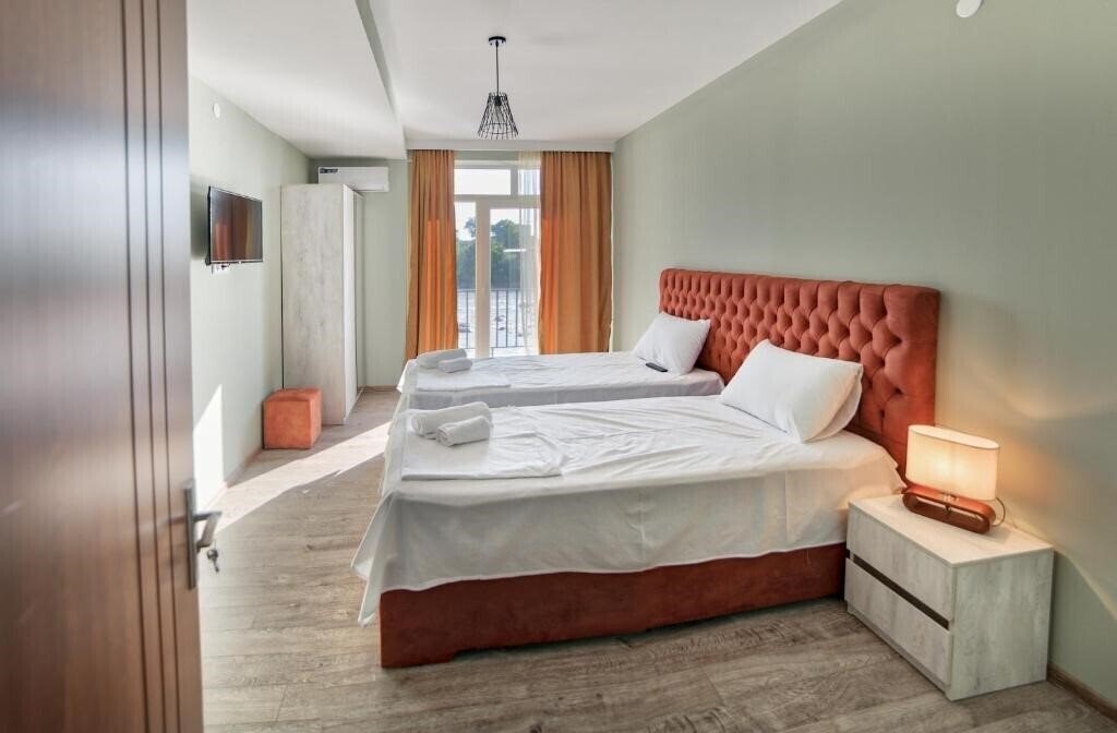 Готель Four Seasons Riverside 4*