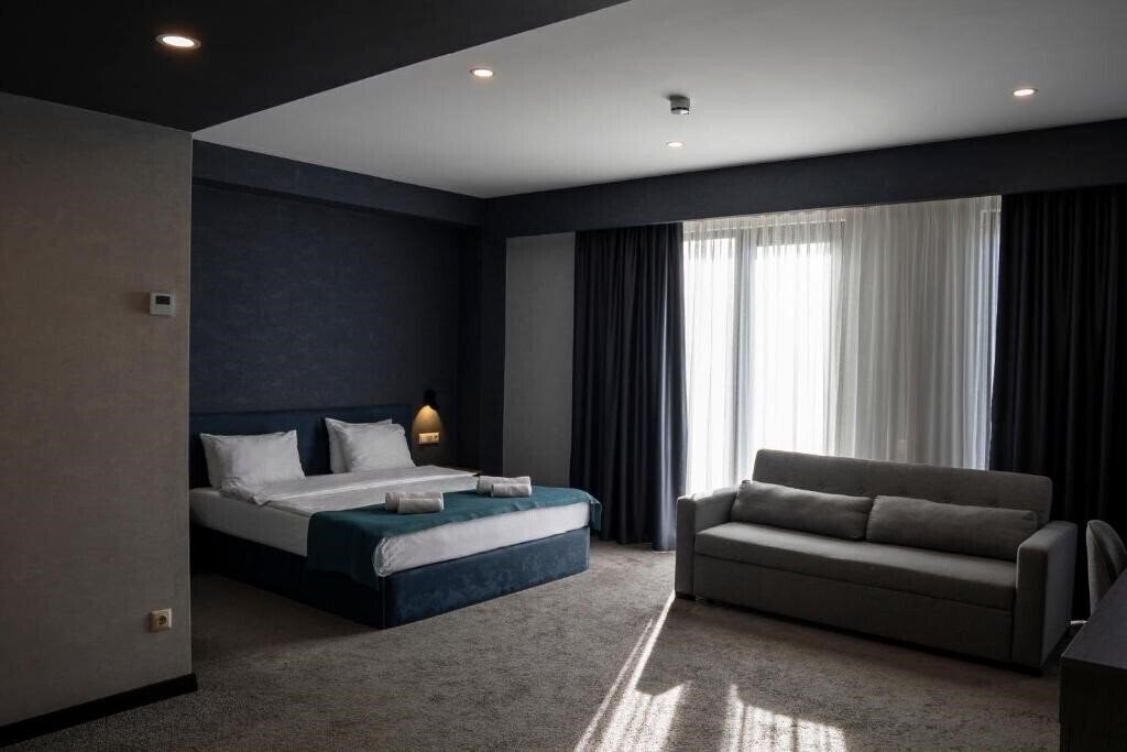 Готель West Inn Georgia 4*