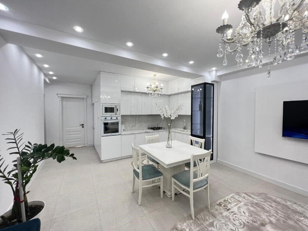 Фото White Bridge Apartment 3*
