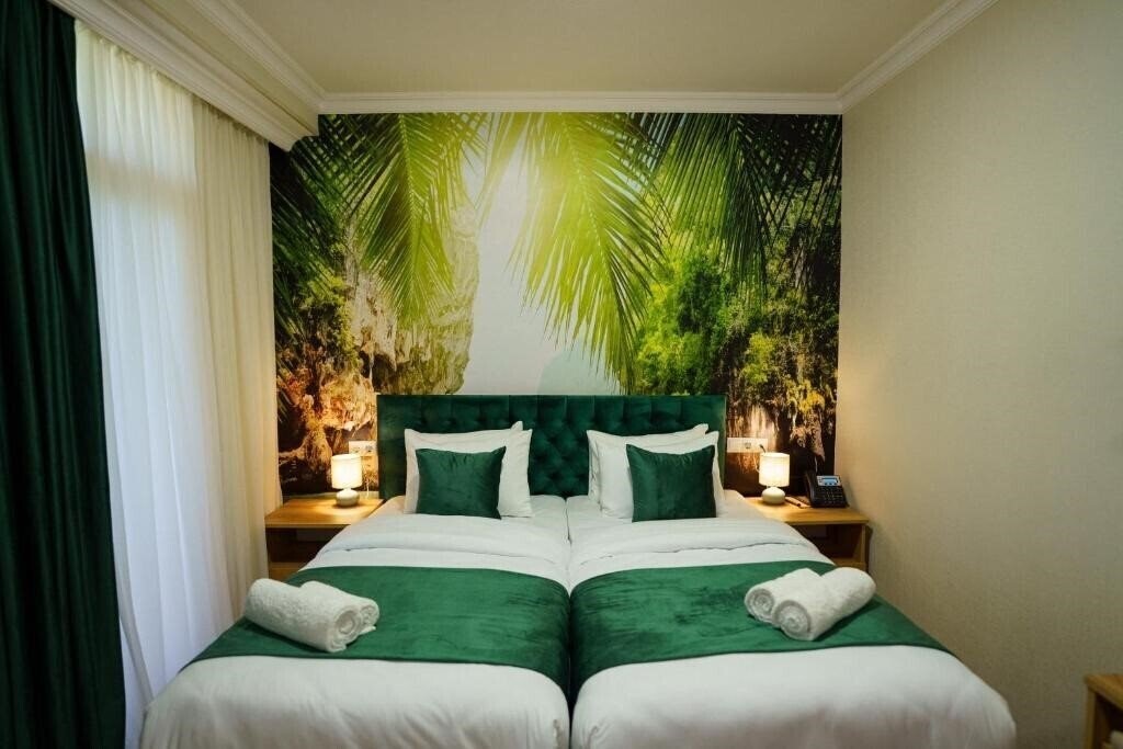 Фото Green Palace Kutaisi 3*