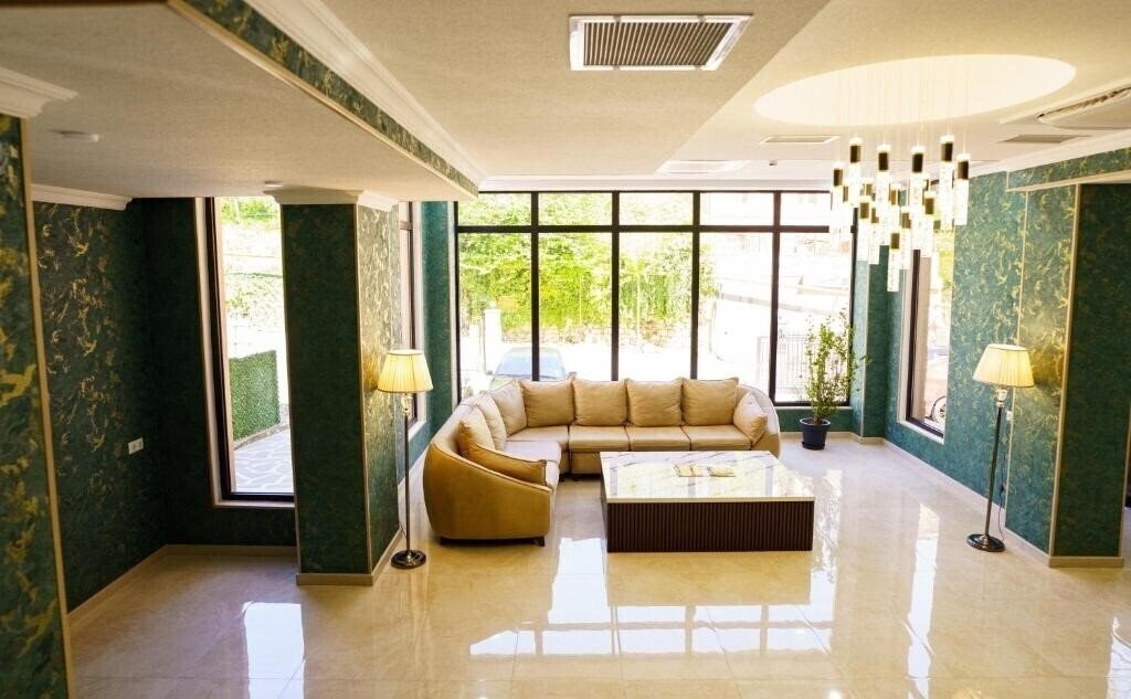 Фото Green Palace Kutaisi 3*