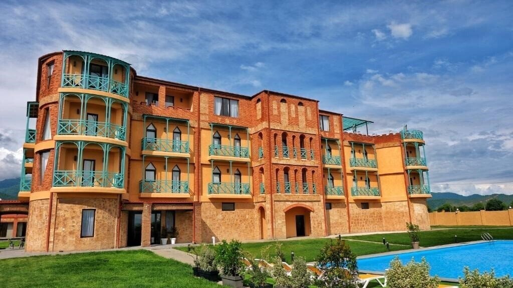 Отель Burki Castle & Cellar 4*